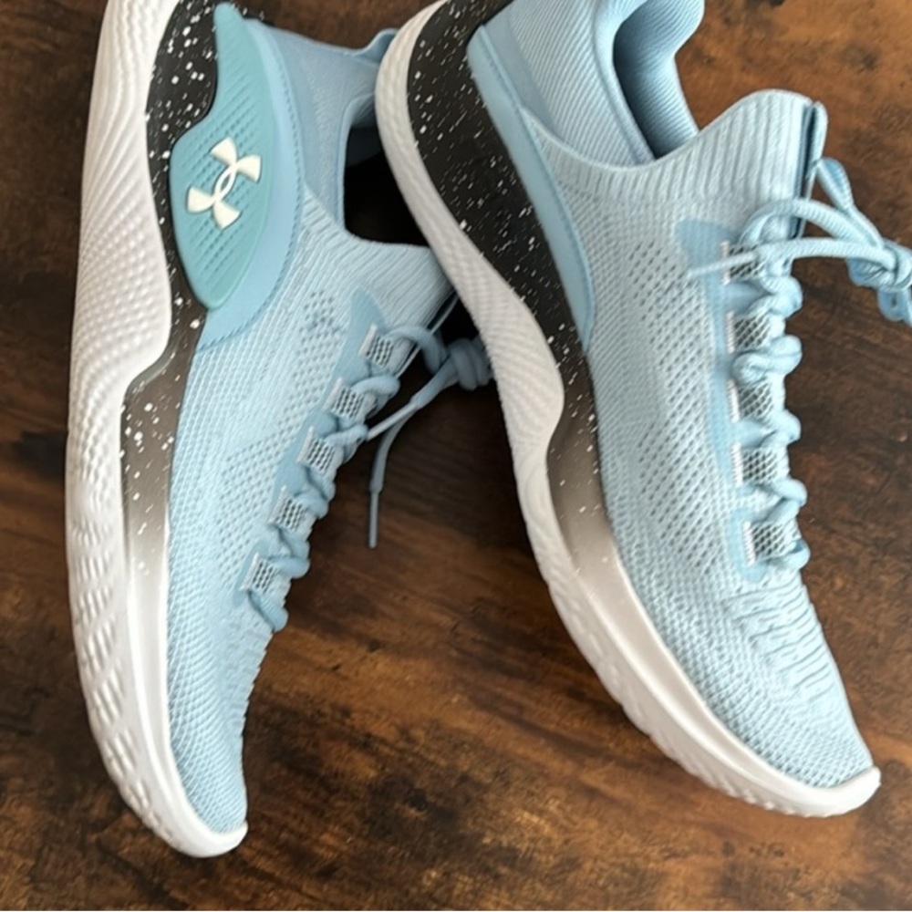 Under Armour Blue Athletic Shoes with Cushioned Sole and Sleek Design